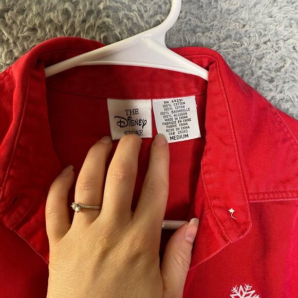 Vintage Disney store winnie the pooh embroidered button up winter sledding M - Picture 6 of 7